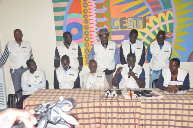 Élection présidentielle 2019: La SYNPICS a présenté les gilets de la presse. Élection présidentielle 2019: La SYNPICS a présenté les gilets de la presse.