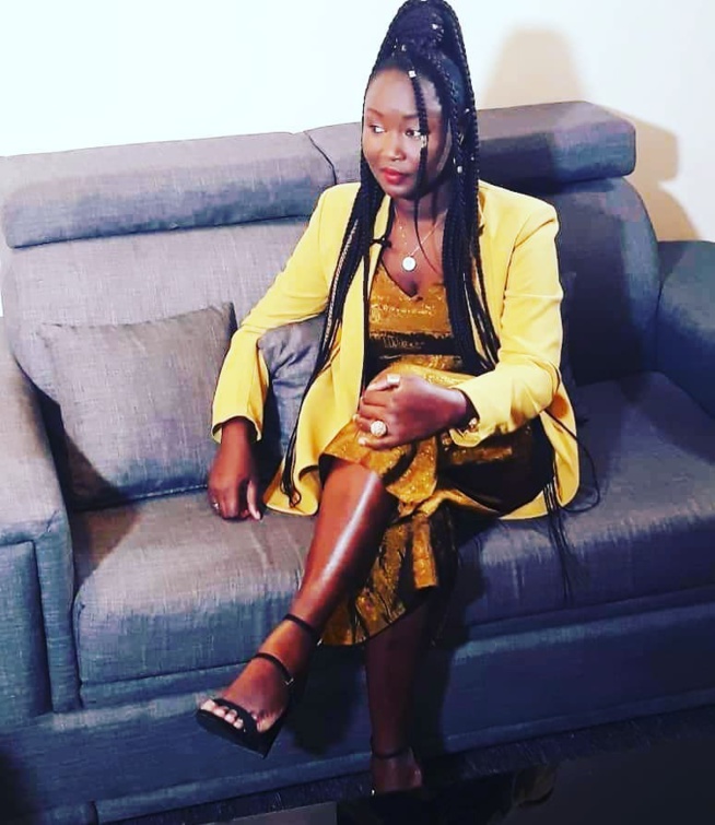 L’artiste Maréma très heureuse dans les bras de son époux L’artiste Maréma très heureuse dans les bras de son époux