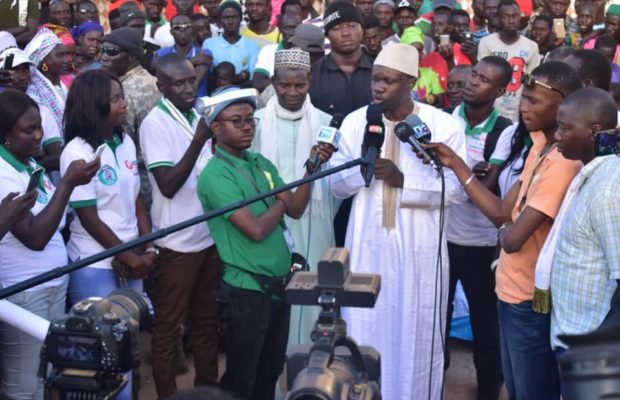 Campagne électorale : Ousman Sonko accueilli en fanfare à Kafrrine « Macky Sall, Amoul Fitt pour Toudou Sama Tour » Campagne électorale : Ousman Sonko accueilli en fanfare à Kafrrine « Macky Sall, Amoul Fitt pour Toudou Sama Tour »