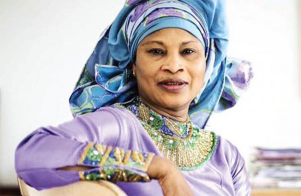 La sublissime Aïssata Tall Sall en toute élégance, regardez