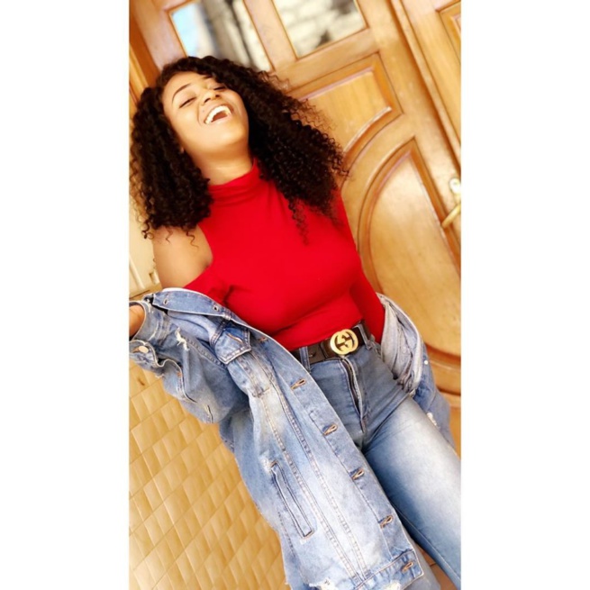 Leina assomme les internautes avec ses atouts