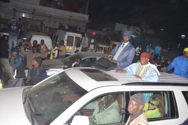 Une foule immense accueille Abdoulaye Wade à Pikine Une foule immense accueille Abdoulaye Wade à Pikine