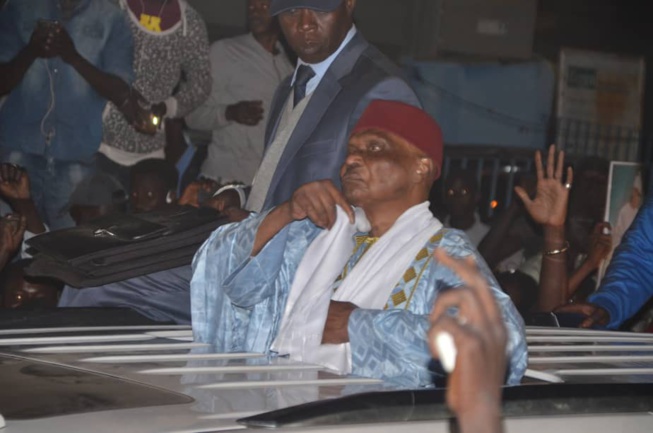 Une foule immense accueille Abdoulaye Wade à Pikine Une foule immense accueille Abdoulaye Wade à Pikine