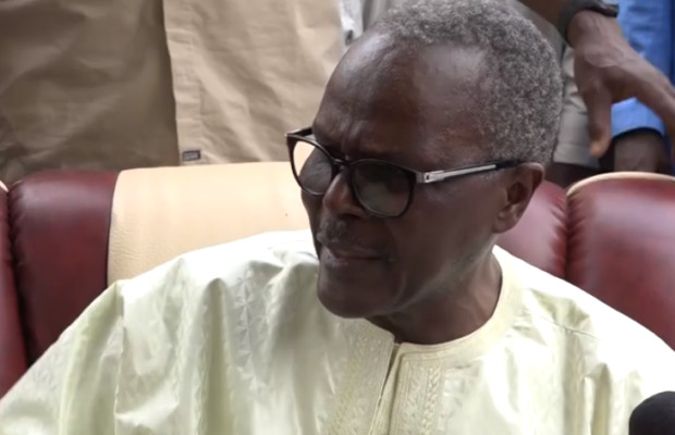 Tanor répond à Abdoulaye Wade et le clashe sévèrement : « Sa façon de s’opposer est dépassée… On ne défie pas un État, il le sait… » Tanor répond à Abdoulaye Wade et le clashe sévèrement : « Sa façon de s’opposer est dépassée… On ne défie pas un État, il le sait… »