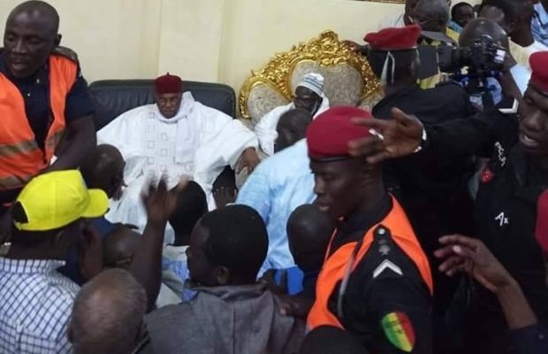Vidéo: Reçu par le khalife à Touba, Wade traite Macky Sall de voleur Vidéo: Reçu par le khalife à Touba, Wade traite Macky Sall de voleur