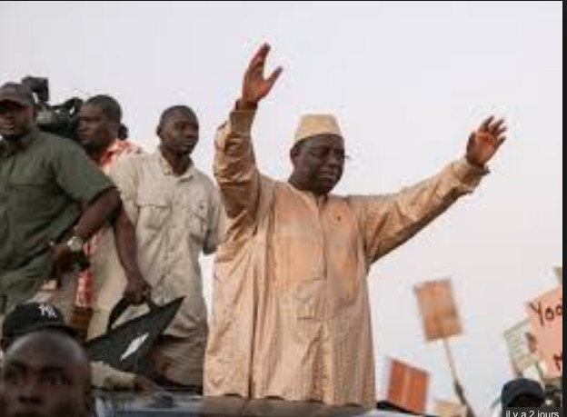 VIDEO - Vélingara : Macky Sall promet un hôpital de niveau 2 avec un bloc opératoire