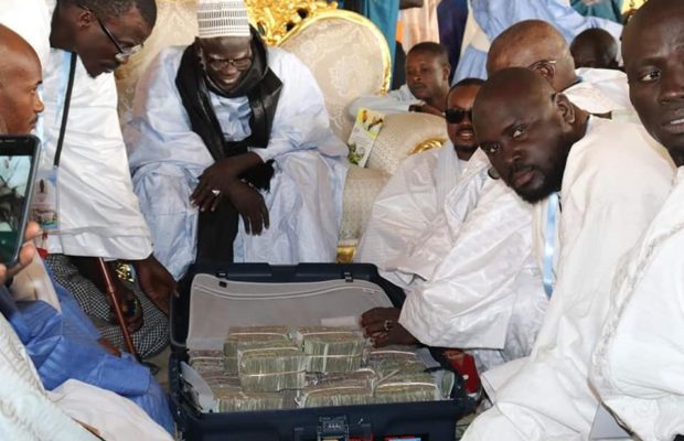 Une enveloppe de 200 millions au Khalife général des mourides