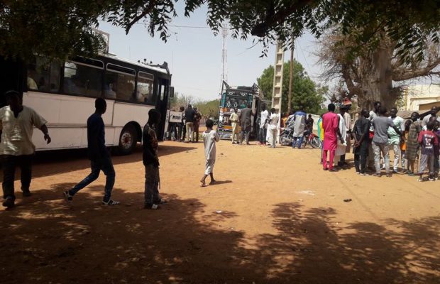 Urgent : un bus transportant des militants de Sonko se renverse à Bignona !