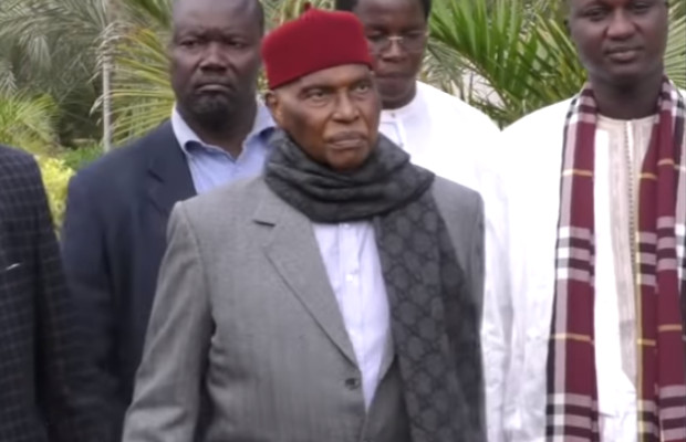 Urgent: Abdoulaye Wade persiste et signe Urgent: Abdoulaye Wade persiste et signe