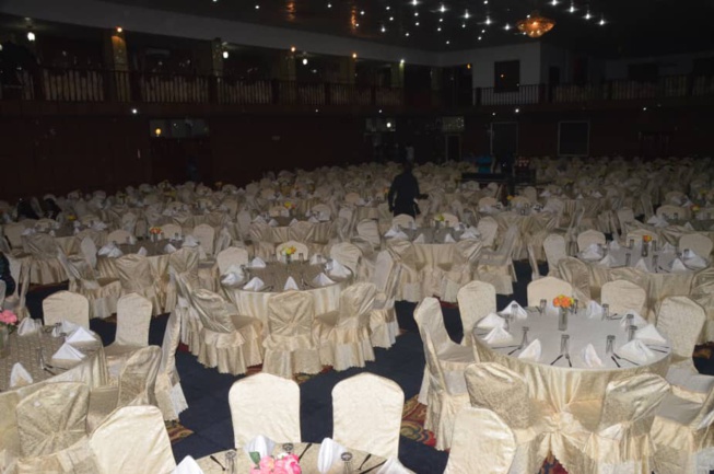 72 H EN GAMBIE: Pape Diouf en sound check au "PENCH MI" du Paradise Hotel avant le Gala Diner