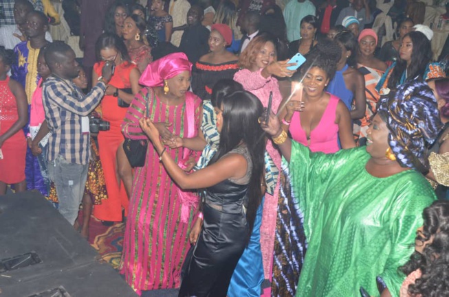 Les images des 72 H en Gambie avec Pape Diouf au Penc Mi Hall de Paradise avec la promotrice Binta Ndaw. Les images des 72 H en Gambie avec Pape Diouf au Penc Mi Hall de Paradise avec la promotrice Binta Ndaw.