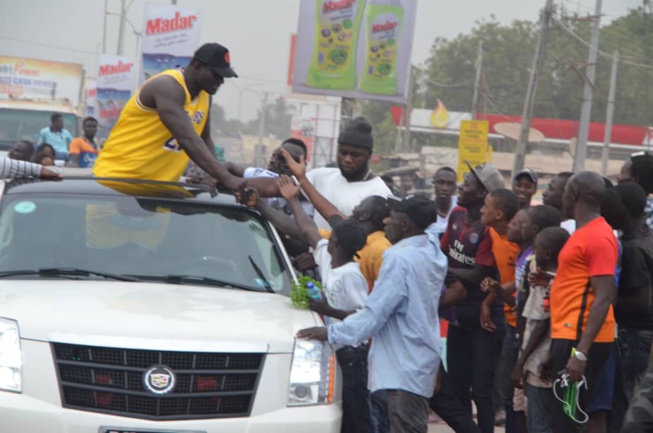 Balla Gaye 2 accueillit comme un roi en Gambie. Balla Gaye 2 accueillit comme un roi en Gambie.