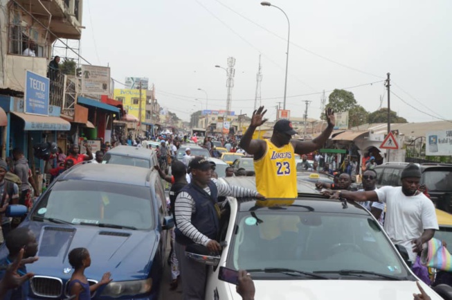 Balla Gaye 2 accueillit comme un roi en Gambie.
