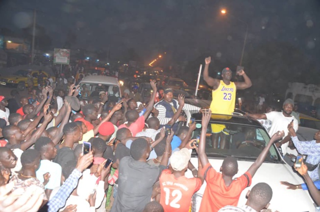 Balla Gaye 2 accueillit comme un roi en Gambie. Balla Gaye 2 accueillit comme un roi en Gambie.