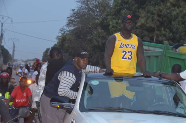 Balla Gaye 2 accueillit comme un roi en Gambie.