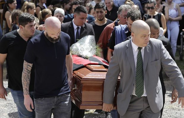 Emiliano Sala : l’ultime hommage lors de son enterrement en Argentine, ses sœurs toujours inconsolables