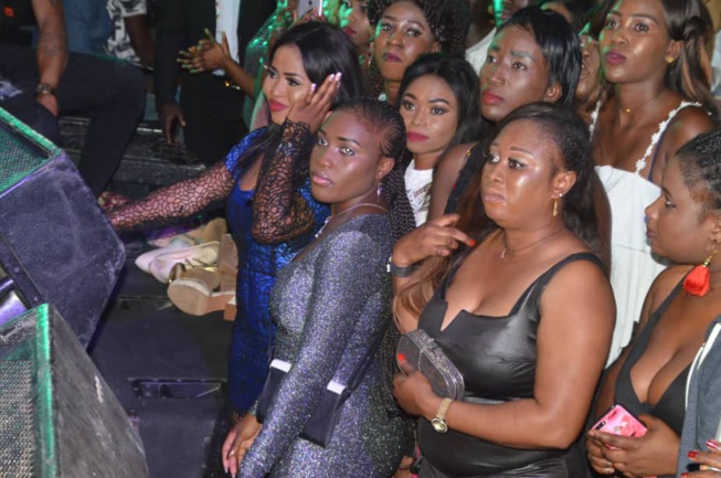 A GUICHET FERMÉ: Pape Diouf réussit encore de mobiliser ses fans en Gambie. A GUICHET FERMÉ: Pape Diouf réussit encore de mobiliser ses fans en Gambie.