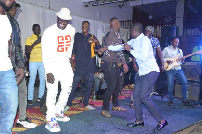 A GUICHET FERMÉ: Pape Diouf réussit encore de mobiliser ses fans en Gambie.