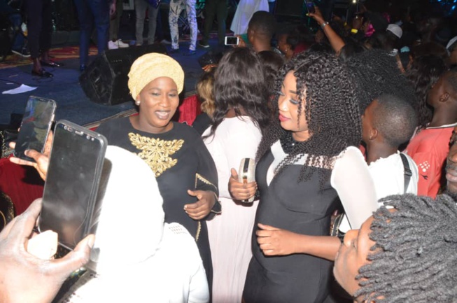 A GUICHET FERMÉ: Pape Diouf réussit encore de mobiliser ses fans en Gambie. A GUICHET FERMÉ: Pape Diouf réussit encore de mobiliser ses fans en Gambie.