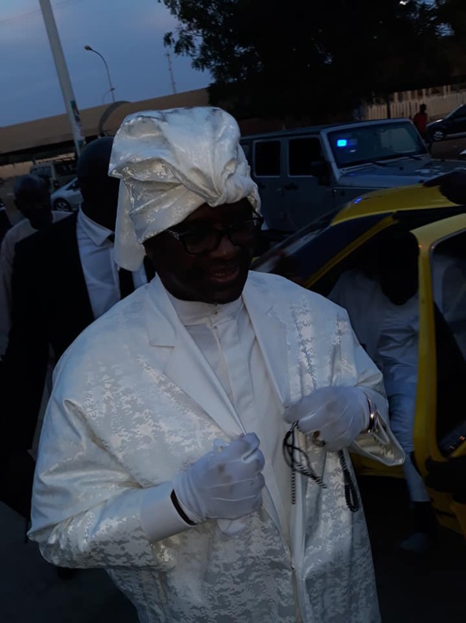 Cheikh Ahmadou Kara aperçu à bord d'un taxi à Thiès Cheikh Ahmadou Kara aperçu à bord d'un taxi à Thiès