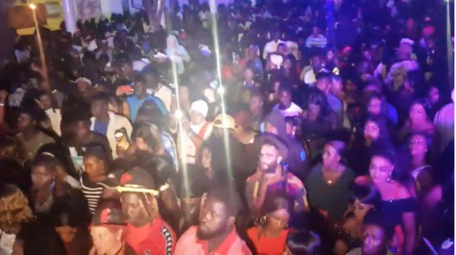 BIRKAMA : Le show concert de Pape Diouf à guichet fermé efface tout et laisse ses empreintes au Jokko Art. REGARDEZ BIRKAMA : Le show concert de Pape Diouf à guichet fermé efface tout et laisse ses empreintes au Jokko Art. REGARDEZ