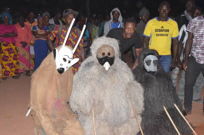 L' accueille de Queen Biz au 21 eme éditions du carnaval du Sud avec les jeunes de Kafountine.