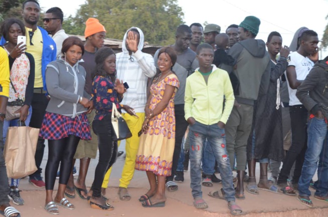 L' accueille de Queen Biz au 21 eme éditions du carnaval du Sud avec les jeunes de Kafountine.