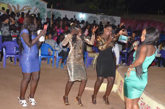 Les images de la 21 eme éditions du Carnaval des jeunes de Kafountine avec Queen Biz.