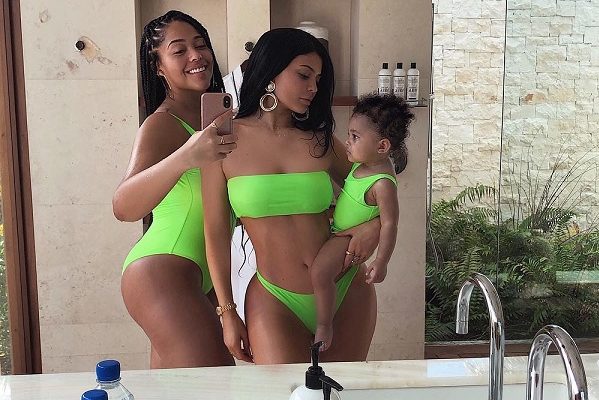 Khloé Kardashian : trahie par la meilleure amie de sa sœur Kylie Jenner ? Elle confirme et clashe subtilement Tristan Thompson Khloé Kardashian : trahie par la meilleure amie de sa sœur Kylie Jenner ? Elle confirme et clashe subtilement Tristan Thompson