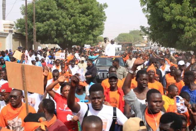 Présidentielle 2019: Accueil populaire de la caravane "Orange" d'Idrissa Seck à Diourbel