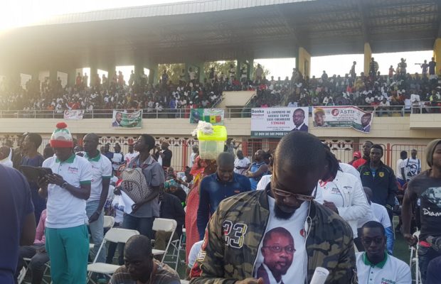 Stade Alassane Djigo Pikine: Les première images, le stade plein à craquer, en attendant l’arrivée du candidat Ousman Sonko…