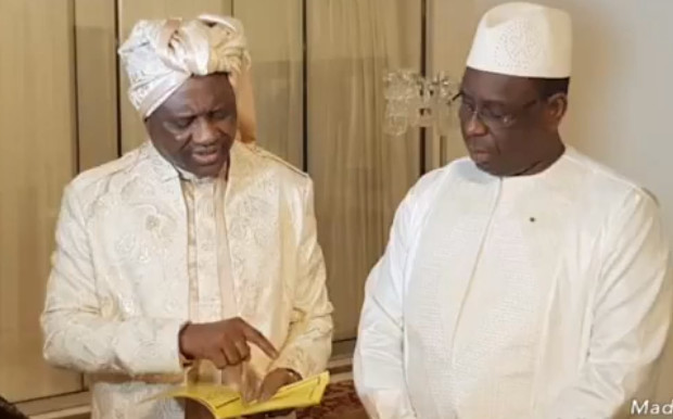 Serigne Modou Kara donne à Macky les secrets de Mafatihoul Bichri Serigne Modou Kara donne à Macky les secrets de Mafatihoul Bichri