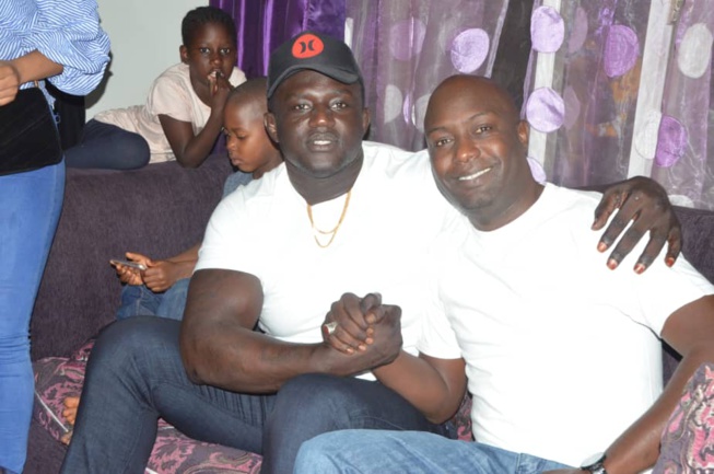 Les images de la visite de Balla Gaye 2 chez Ndéné Fall en Gambie Les images de la visite de Balla Gaye 2 chez Ndéné Fall en Gambie