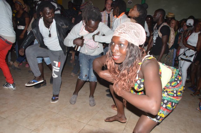 En images au village d'Abéné à Kafountine quand les jeunes "Diolas" savourent leur culture.