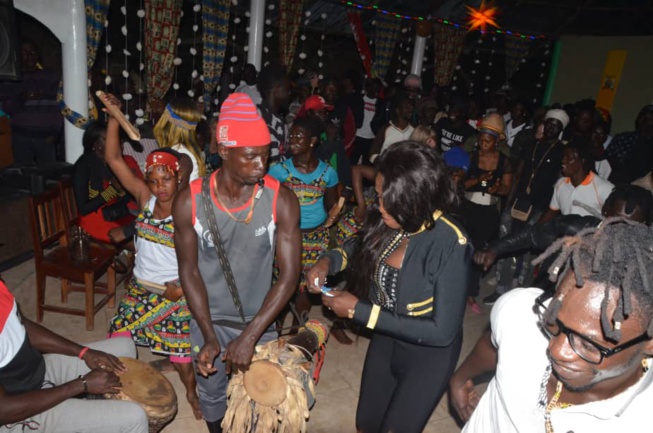 En images au village d'Abéné à Kafountine quand les jeunes "Diolas" savourent leur culture.