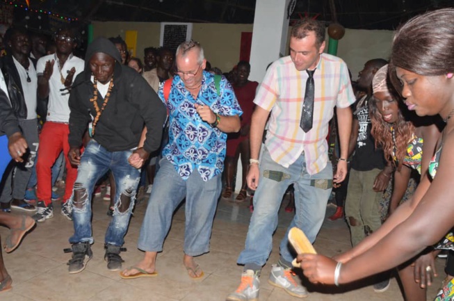 En images au village d'Abéné à Kafountine quand les jeunes "Diolas" savourent leur culture.