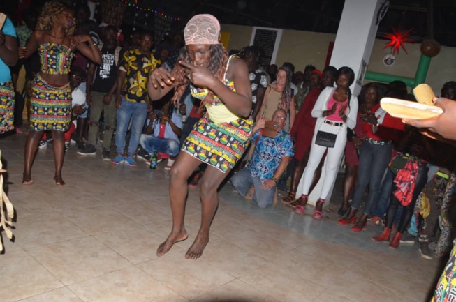 En images au village d'Abéné à Kafountine quand les jeunes "Diolas" savourent leur culture.