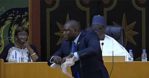 Toussaint Manga: « Je ne voterai pas et ne reconnaîtrai pas Macky Sall comme président au-delà du 24 février » Toussaint Manga: « Je ne voterai pas et ne reconnaîtrai pas Macky Sall comme président au-delà du 24 février »