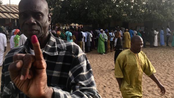 Présidentielle au Sénégal : forte affluence à l’ouverture des bureaux de vote Présidentielle au Sénégal : forte affluence à l’ouverture des bureaux de vote