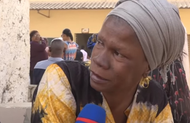 Mermoz-Sacré-Cœur : perturbations au centre de vote de Barthélémy Dias, Khady Diallo très en colère « Niouée Doumafi Voté, Fougnko Tekk » Amna Louma Metty Mermoz-Sacré-Cœur : perturbations au centre de vote de Barthélémy Dias, Khady Diallo très en colère « Niouée Doumafi Voté, Fougnko Tekk » Amna Louma Metty