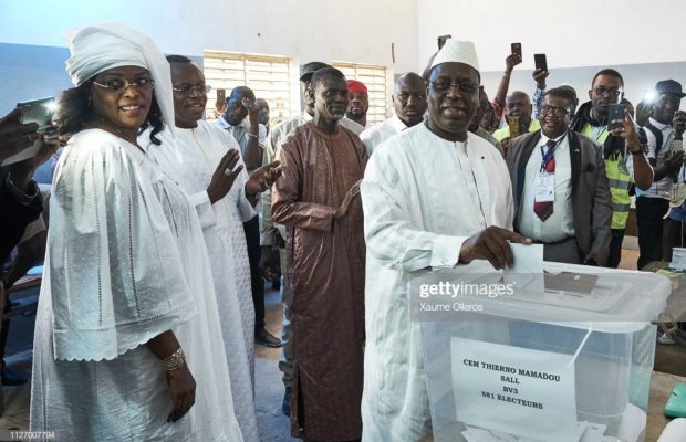 Macky Sall a accompli son devoir civique avec Marième Faye Sall… Tout ce que vous n’avez pas vu en Images