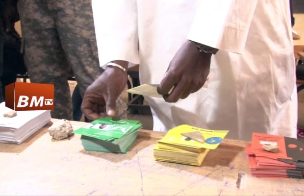 Inédit : Barthelemy Diaz ignore le Bulletin de Macky Sall et rectifie le Président des Bureaux de vote dans son centre…Regardez