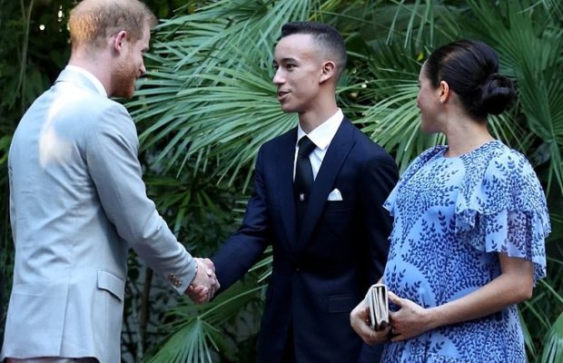 Meghan Markle, enceinte : Dernier coup d’éclat au Maroc face à la famille royale, accueilli par le Prince Héritier Moulay El Hassan Meghan Markle, enceinte : Dernier coup d’éclat au Maroc face à la famille royale, accueilli par le Prince Héritier Moulay El Hassan