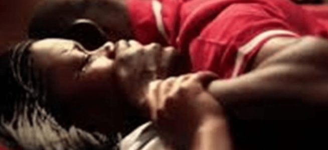 Surpris dans la chambre d’une femme mariée, il s’enfuit sans ses chaussures Surpris dans la chambre d’une femme mariée, il s’enfuit sans ses chaussures