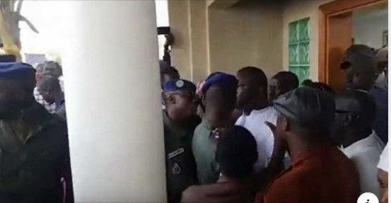 Vidéo- Urgent : Les forces de l’ordre font une descente chez Idrissa seck