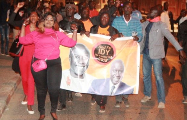 Rufisque : Des militants de Rewmi manifestent pour un 2ème tour Rufisque : Des militants de Rewmi manifestent pour un 2ème tour