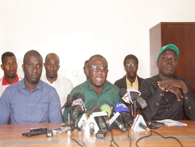 Arrestations du Colonel Kébé et Cie : les jeunes de l'opposition du Sénégal donnent un ultimatum à Macky Sall Arrestations du Colonel Kébé et Cie : les jeunes de l'opposition du Sénégal donnent un ultimatum à Macky Sall