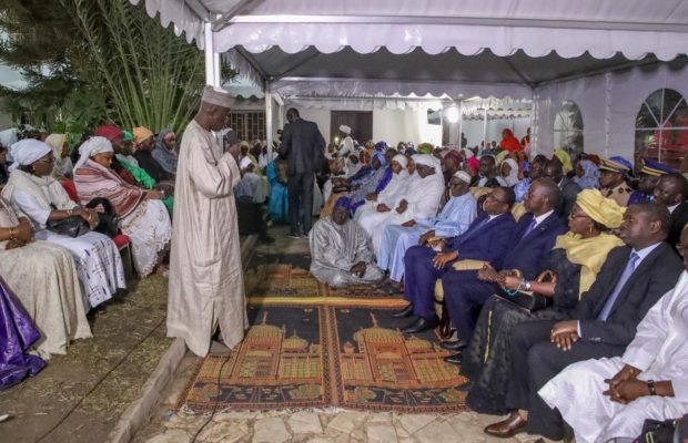 Le Président Macky Sall Chez Feu Maïmouna Kane Le Président Macky Sall Chez Feu Maïmouna Kane