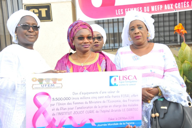 Photos : le 08 mars des femmes du ministère de l'Economie, des Finances et du Plan Photos : le 08 mars des femmes du ministère de l'Economie, des Finances et du Plan