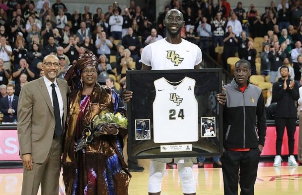 Le géant sénégalais, Elhadji Tacko Fall honoré par son université